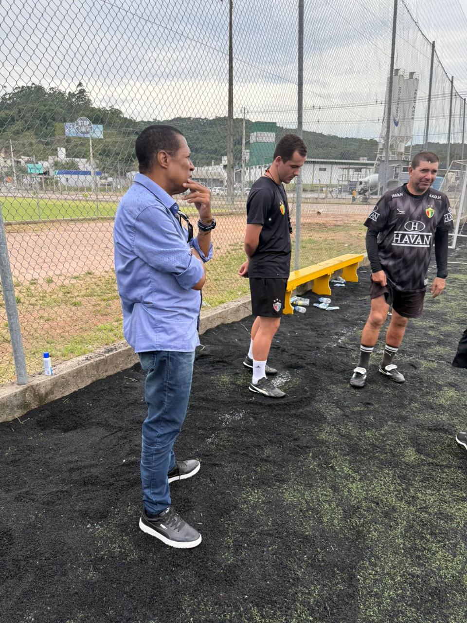 Gestão e comissão do Brusque FC Base em observação de atletas