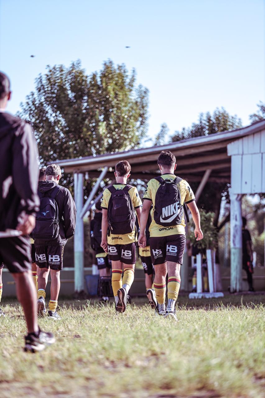 Disputa de bola do Brusque FC Base em jogo do Sub-14