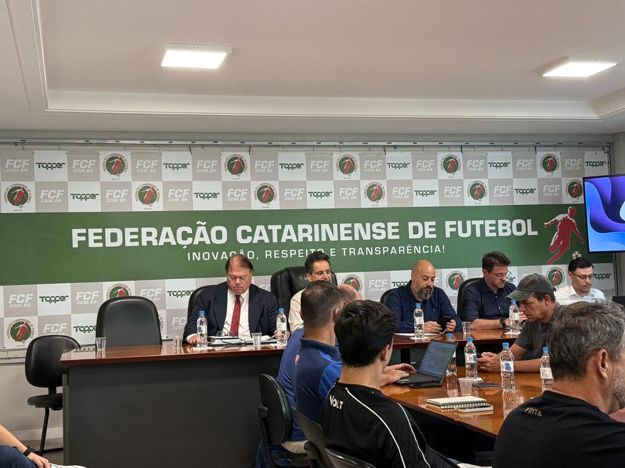 Tela do conselho técnico da FCF com as categorias do Catarinense 2026